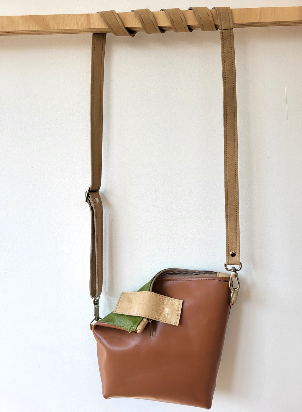 Phone pouch double face asymmetrical