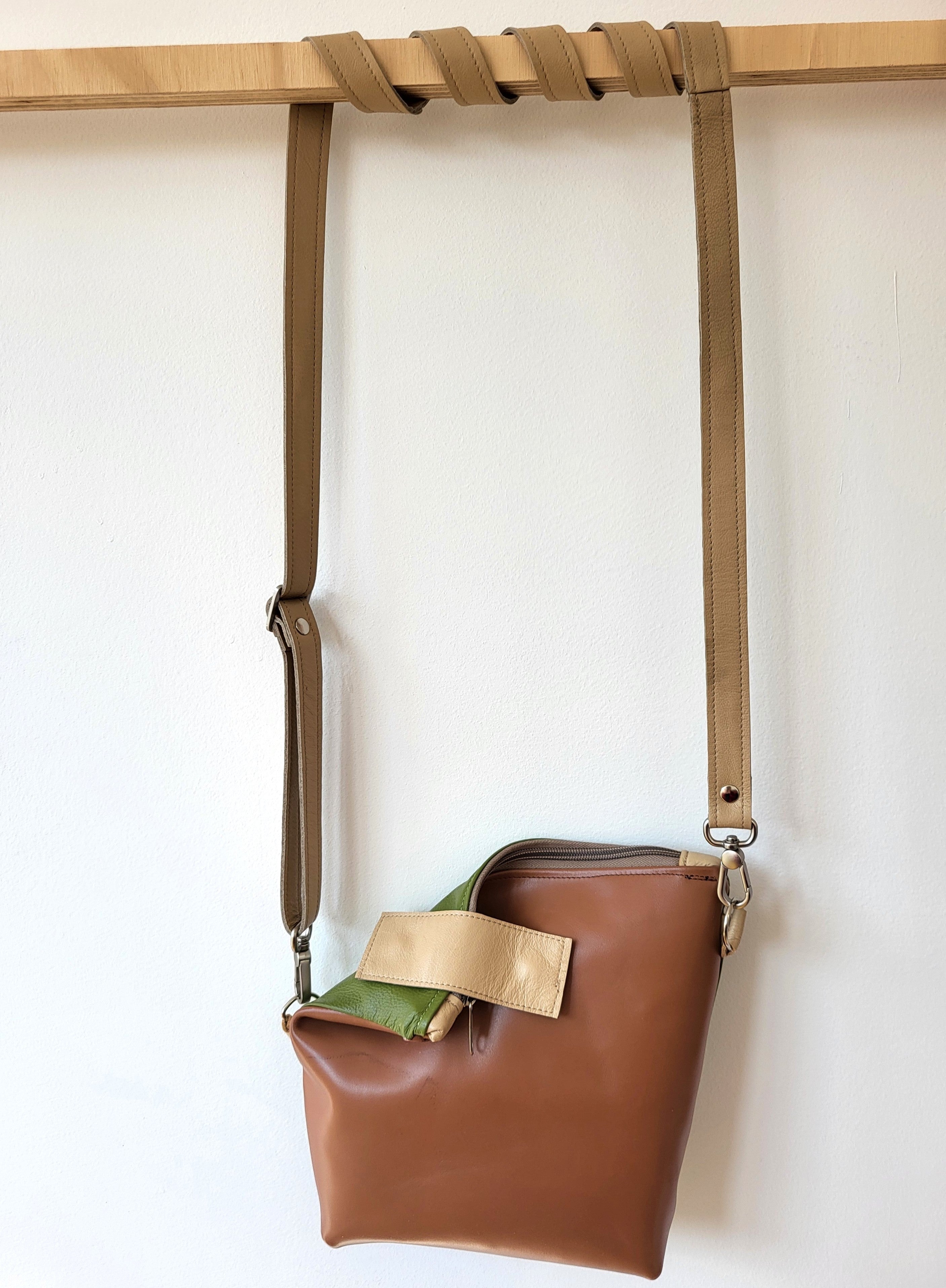 Phone pouch double face asymmetrical