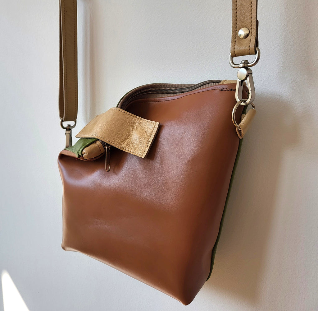 Phone pouch double face asymmetrical