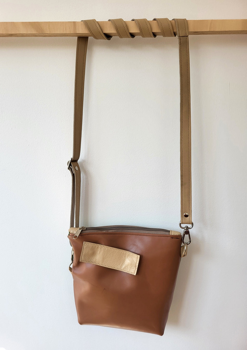 Phone pouch double face asymmetrical