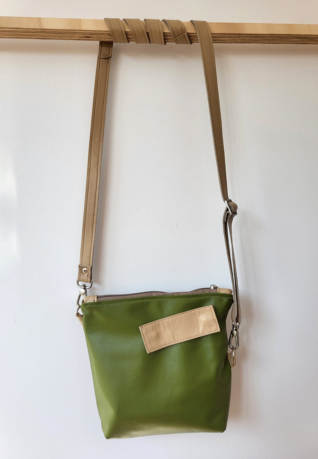 Phone pouch double face asymmetrical