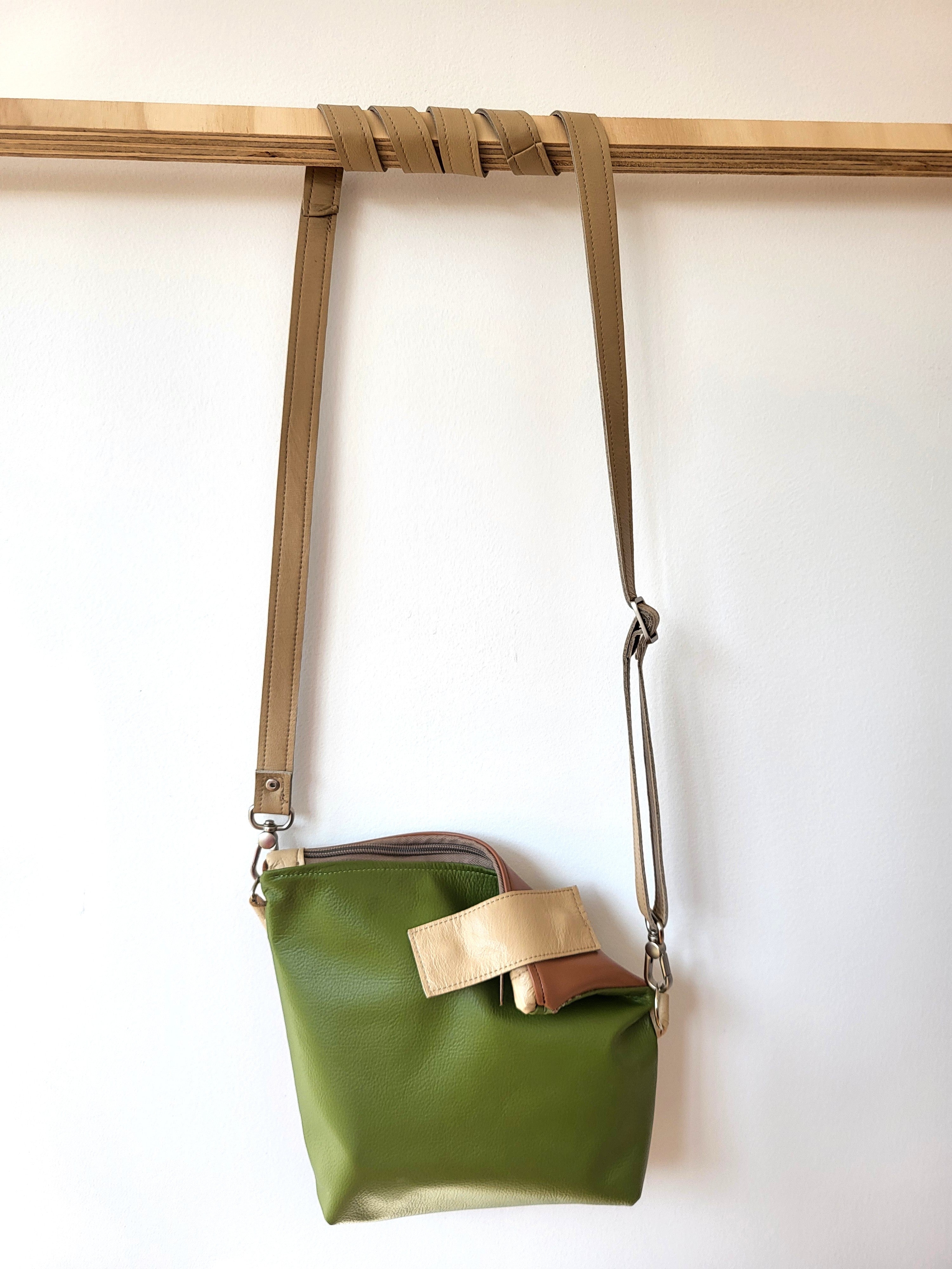 Phone pouch double face asymmetrical