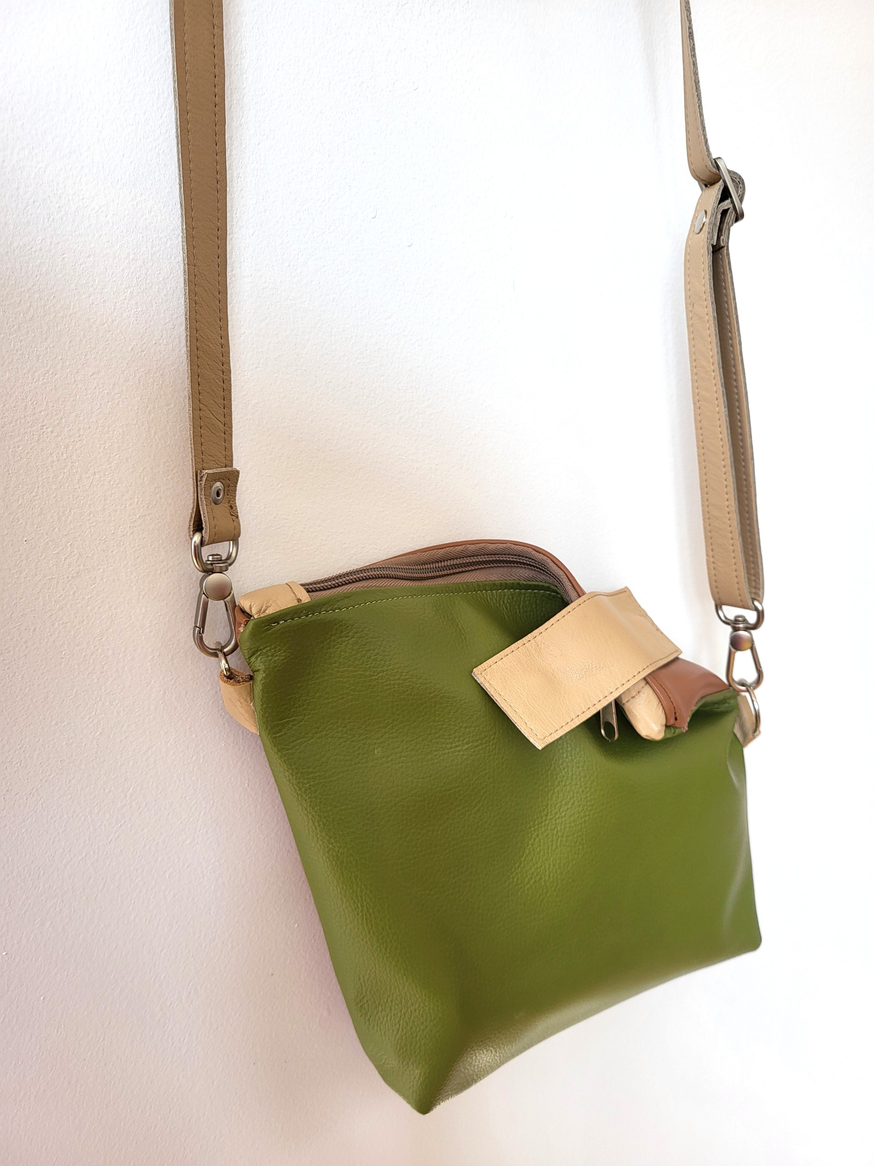 Phone pouch double face asymmetrical