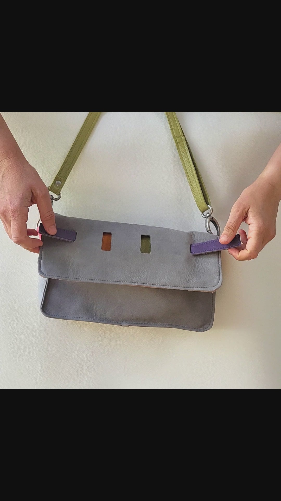 Shoulder shift bag - Color shift mechanism