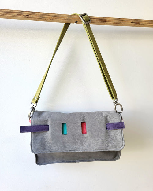Shoulder shift bag - Color shift mechanism