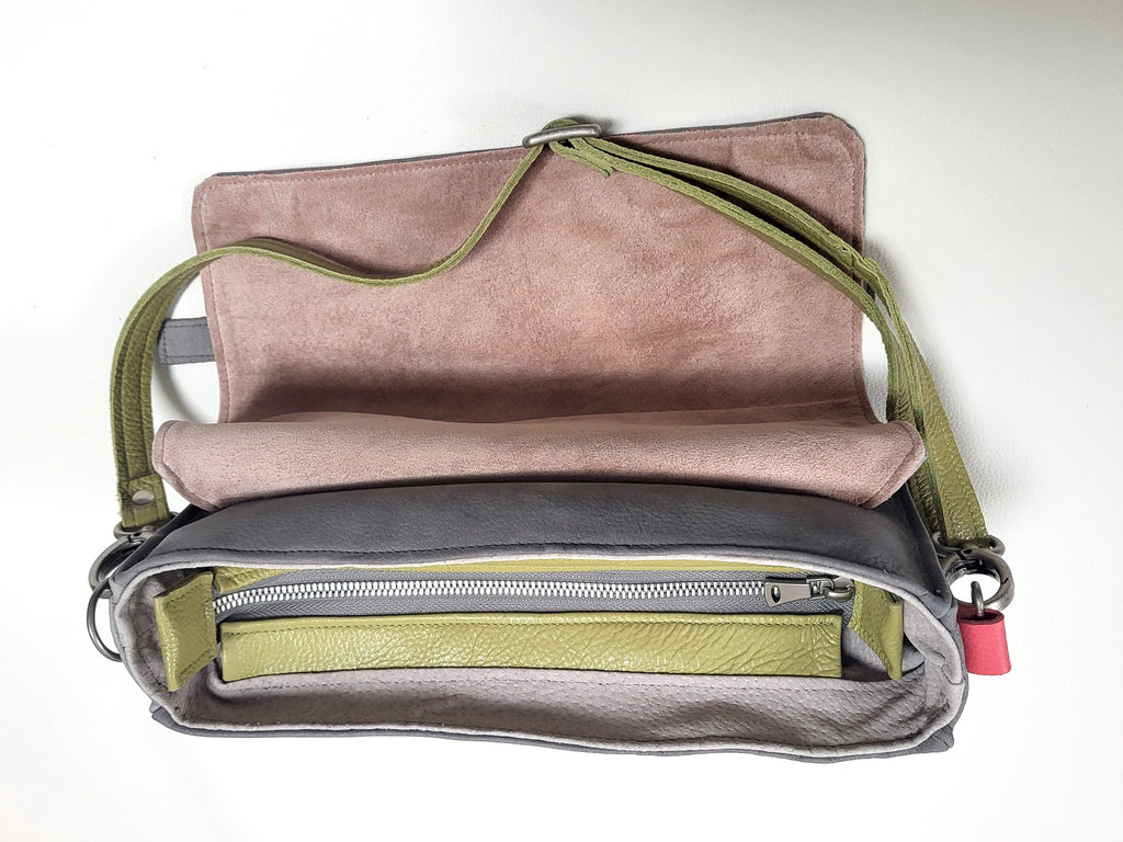 Shoulder shift bag - Color shift mechanism